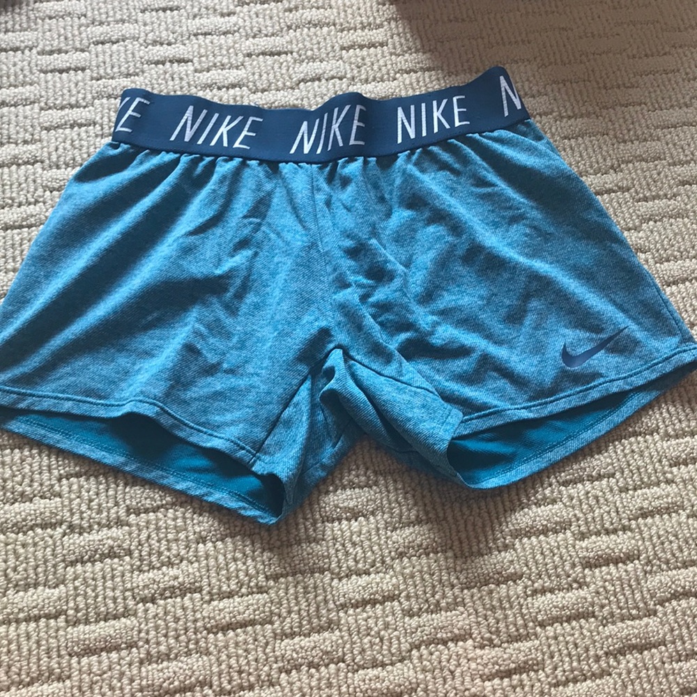 Nike girls shorts